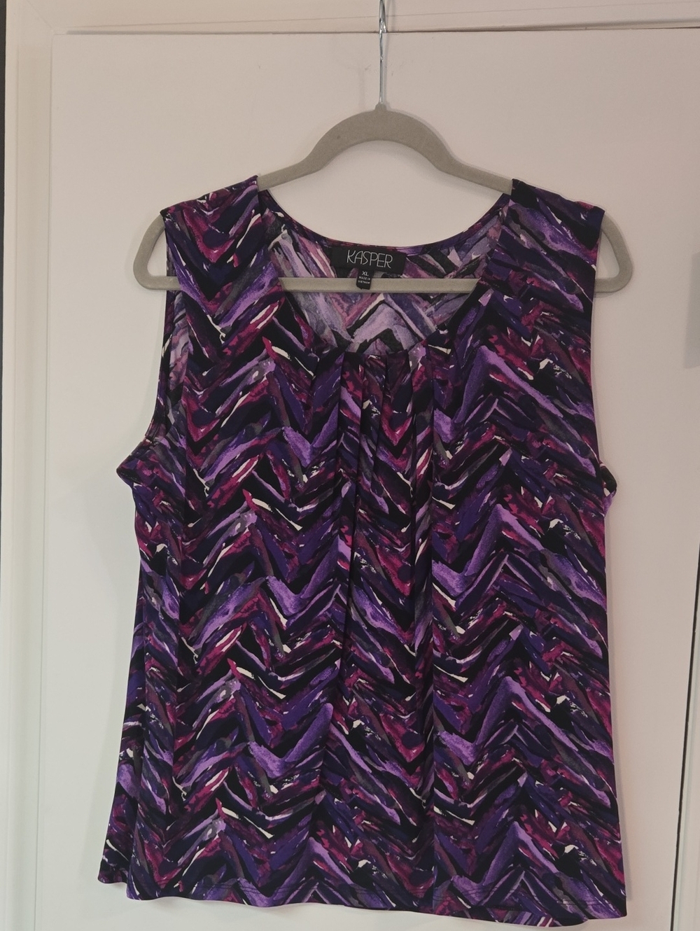 Kasper Purple Chevron Print Sleeveless Blouse